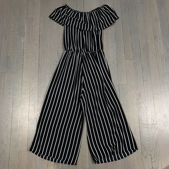 SYDNEY rose Off The Shoulder Cropped Pants Romper - Picture 7 of 7